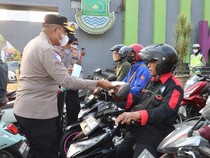 Kabupaten Tangerang Terdampak Abu Anak Krakatau, Polisi Bagikan Masker
