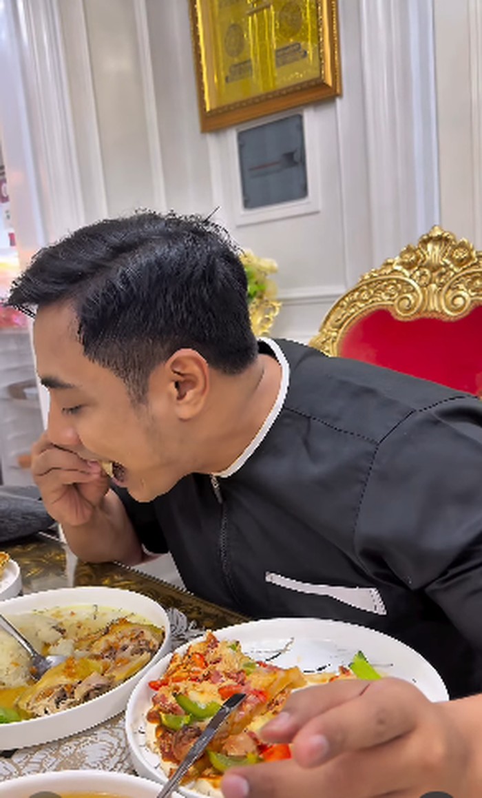 Momen Indri Giana, Istri Ustaz Riza yang Hobi Masak dan Belanja di Pasar