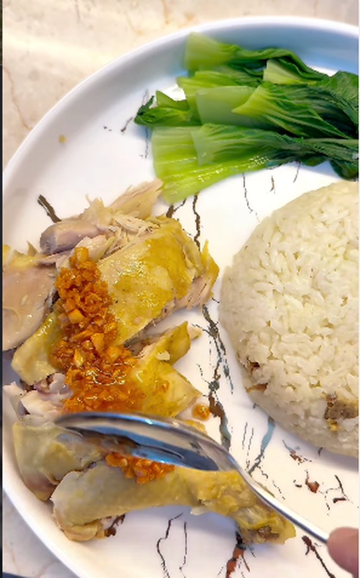 Momen Indri Giana, Istri Ustaz Riza yang Hobi Masak dan Belanja di Pasar