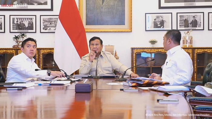 Presiden Prabowo Subianto rapat terbatas membahas penanganan bencana di Indonesia, Senin (7/9/2026).