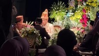 Prosesi akad nikah Rafi dan Nabila Febrina memakai baju pengantin adat Aceh dengan sentuhan modern dan terlihat mewah. Foto: Instagram @rafipangestu