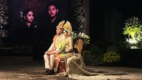 Pasangan ini lebih dulu menggelar pertunangan pada 21 Desember 2025. Dekorasi pernikahan Rafi dan Nabila bernuansa modern. Foto: Instagram @rafipangestu