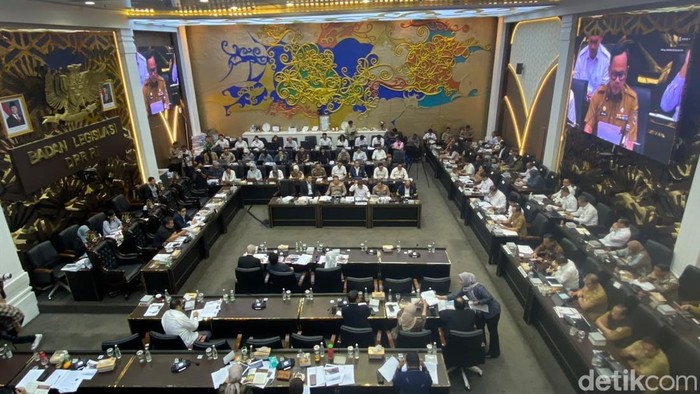 Rapat Kabareskrim Polri di Baleg DPR membahas tentang RUU Reforma Agraria.