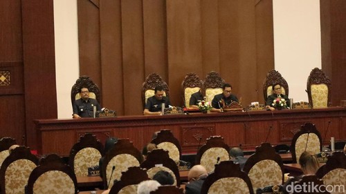 Rapat paripurna di kantor DPRD Gianyar, Senin (7/9/2026). (Foto: Aryo Mahendro/detikBali)