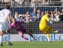 Sejarah! Anak Ronald Koeman Jadi Kiper Pencetak Brace di Eredivisie