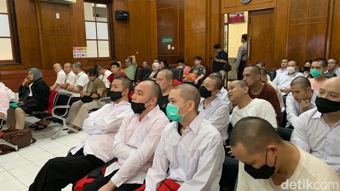 Sebanyak 41 WNA terdakwa penipuan online saat menjalani sidang di PN Surabaya
