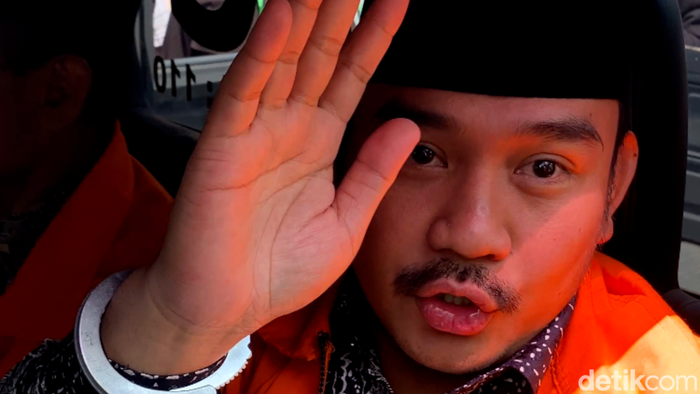 Sidang kasus korupsi Bupati Bekasi nonaktif, Ade Kuswara ditunda.