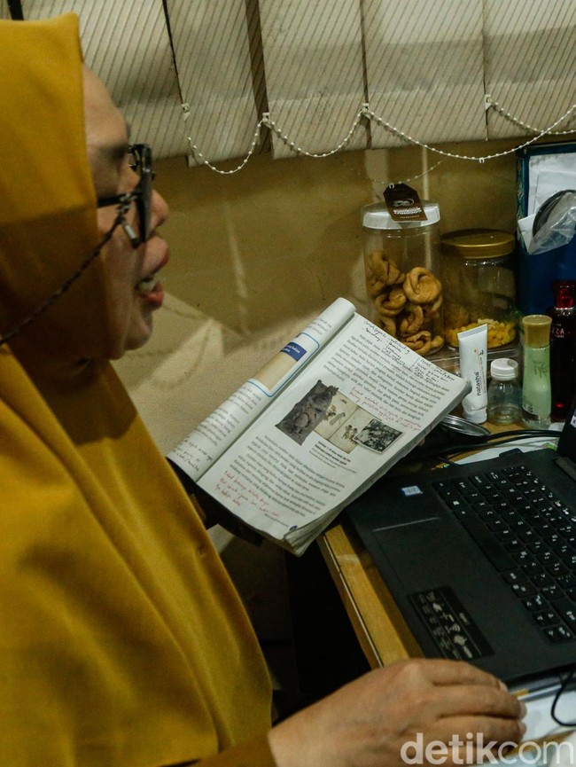 Siswa Jakarta Belajar dari Rumah Lewat PJJ Imbas Abu Vulkanik Anak Krakatau