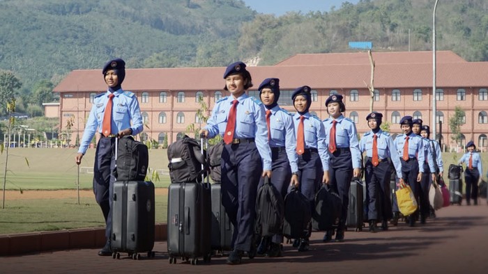 Siswi SMA Taruna Nusantara