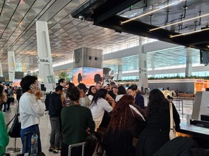 Video Antrean Penumpang di Bandara Soetta Minta Refund-Reschedule