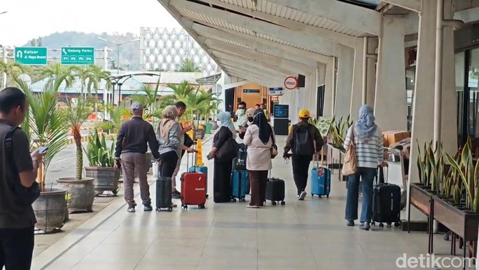 Suasana di Bandara Raden Inten II Lampung usai erupsi Gunung Anak Krakatau