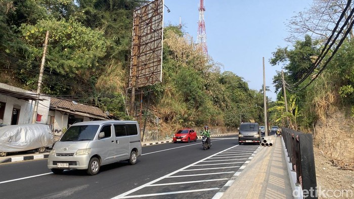 Suasana Jalan Gombel Lama, Kelurahan Tinjomoyo, Kecamatan Banyumanik, Kota Semarang, yang sudah mulai dibuka, Senin (7/9/2026).