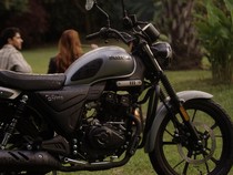Iritnya Motor Retro Terbaru Suzuki, Jakarta-Semarang Cukup Sekali Isi Bensin