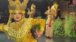 Dilangkahi, Syandria Kameron Genggam Erat Tangan Adik Saat Menikah