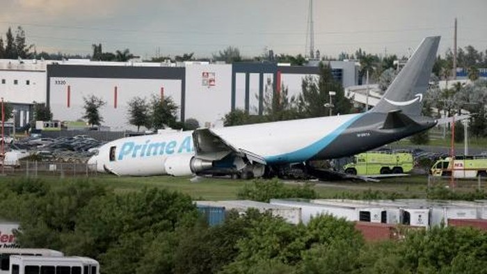 MIAMI, FLORIDA - SEPTEMBER 06: An Amazon cargo plane is seen after it crashed at Miami International Airport on September 06, 2026 in Miami, Florida. In a statement, the Federal Aviation Administration said Prime Air Flight 7598 overran the runway wh
