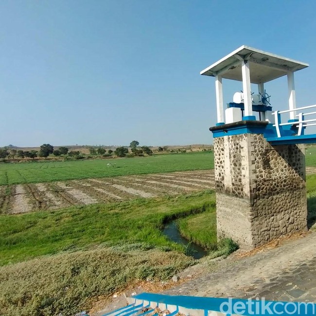 Potret Waduk Sumberkepuh Nganjuk Mengering