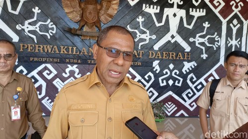 Wagub NTT, Jhoni Asadoma saat diwawancarai, Senin (7/9/2026)
