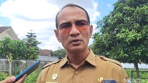 Wali Kota Mataram Mohan Roliskana saat diwawancarai, Senin (7/9/2026).