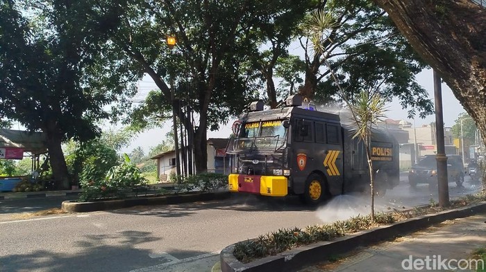Water Canon siram  jalanan Cianjur