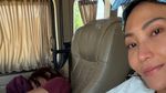Ayu Dewi Gak Jual Kesedihan soal Balik ke Jakarta Imbas Erupsi Anak Krakatau