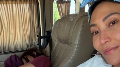 Ayu Dewi Gak Jual Kesedihan soal Balik ke Jakarta Imbas Erupsi Anak Krakatau