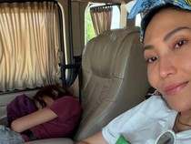 Ayu Dewi Gak Jual Kesedihan soal Balik ke Jakarta Imbas Erupsi Anak Krakatau