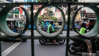 Moda transportasi roda tiga yang identik dengan Jakarta tersebut masih melayani perjalanan warga di tengah semakin banyaknya pilihan transportasi berbasis aplikasi.