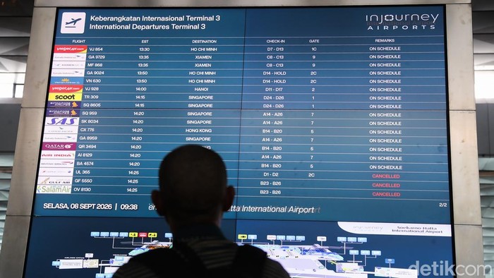 Bandara Internasional Soekarno-Hatta kembali beroperasi setelah sempat ditutup selama dua hari akibat terdampak sebaran abu vulkanik Gunung Anak Krakatau. Aktivitas penerbangan kembali berlangsung pada Selasa (8/9/2026).