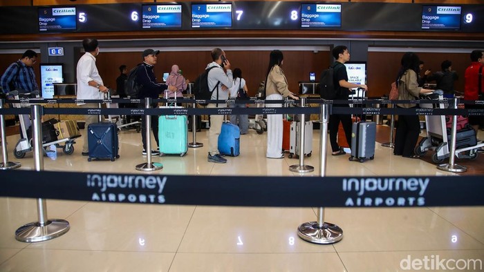 Bandara Internasional Soekarno-Hatta kembali beroperasi setelah sempat ditutup selama dua hari akibat terdampak sebaran abu vulkanik Gunung Anak Krakatau. Aktivitas penerbangan kembali berlangsung pada Selasa (8/9/2026).