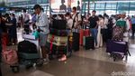Bandara Soetta Kembali Beroperasi, Calon Penumpang Ramai Padati Terminal Keberangkatan