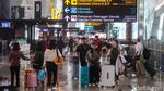 Bandara Soetta Kembali Beroperasi, Calon Penumpang Ramai Padati Terminal Keberangkatan