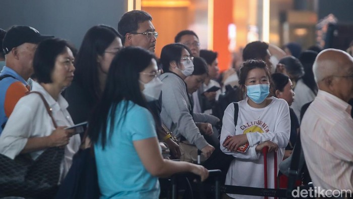 Bandara Internasional Soekarno-Hatta kembali beroperasi setelah sempat ditutup selama dua hari akibat terdampak sebaran abu vulkanik Gunung Anak Krakatau. Aktivitas penerbangan kembali berlangsung pada Selasa (8/9/2026).