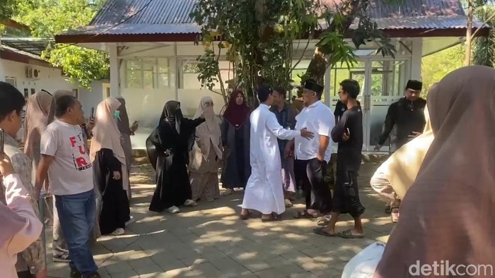 Bentrokan ortu santri vs massa ponpes di Maros. Reinhard Soplantila/detiksulsel