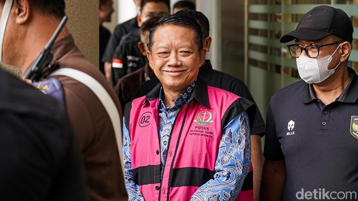 Mantan Jaksa Agung Muda Bidang Tindak Pidana Khusus (Jampidsus) Febrie Adriansyah kembali menjalani pemeriksaan oleh Tim 9 Kejaksaan Agung (Kejagung), Jakarta Selatan, Selasa (8/9/2026).Febrie tiba di Gedung Utama Kejagung sekitar pukul 10.02 WIB den