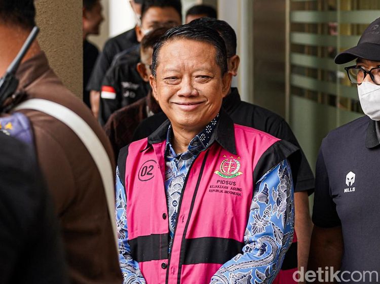 Berompi Tahanan, Febrie Adriansyah kembali Jalani Pemeriksaan di Kejagung
