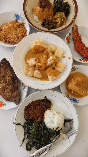 Bogor Punya 1.684 Restoran Padang, 5 Tempat  Makan Ini Bisa Jadi Pilihan