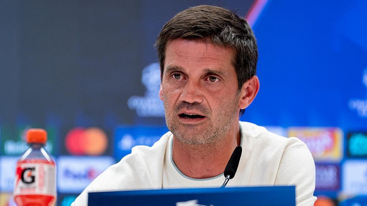 Cristian Chivu tak mau dianggap meniru gaya kepelatihan Jose Mourinho. (Europa Press via Getty Images/Europa Press Sports)