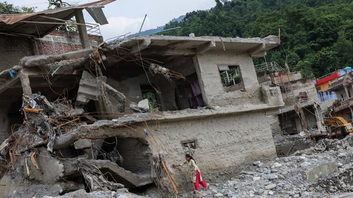 Sejumlah wilayah Nepal perlahan mulai bangkit setelah dilanda banjir bandang sejak akhir Agustus 2026. Bencana tersebut meninggalkan kerusakan rumah, fasilitas publik, serta tumpukan lumpur di sejumlah kawasan. REUTERS