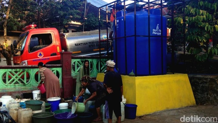 Distribusi air bersih di Pasuruan