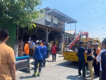 Pria Berbobot 250 Kg di Jatim Meninggal, Damkar Bantu Evakuasi Pakai Crane