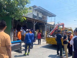 Jenazah Pria 250 Kg Dievakuasi Pakai Crane, Pemakaman Berlangsung 5 Jam