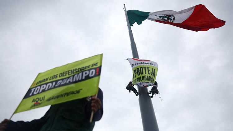 Greenpeace Panjat Tiang Bendera, Protes Pabrik Amonia di Meksiko