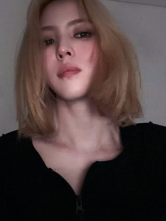 Han So Hee cat rambut pirang demi peran di live action Solo Leveling.