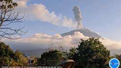 Video: Status Level II Waspada, Gunung Lewotolok Masih Terus Erupsi