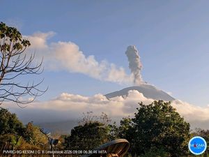 Pesawat Wings Air Kupang-Larantuka Batal Terbang Dampak Abu Vulkanik