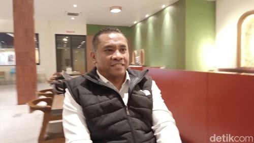 Juru bicara keluarga dr. Icha Pakaenoni, Fabianus Banase, saat memberikan keterangan kepada awak media di Kupang, Senin (7/9/2026).