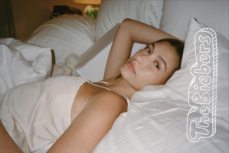 Justin Bieber dan Hailey Bieber pemotretan majalah W Youth.