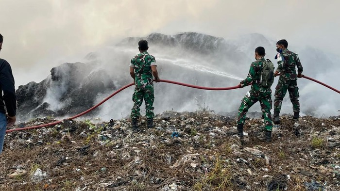 Kebakaran di TPA Galuga Bogor