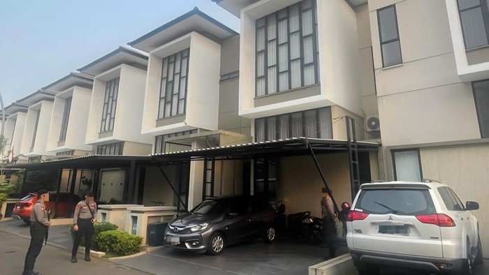 KPK menggeledah rumah Direktur PT CMC, Selasa (8/9/2026). Penggeledahan dilakukan terkait kasus suap proyek di Kabupaten Rejang Lebong dan Kota Bengkulu.