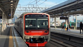 513,9 Km Listrik Aliran Atas KRL Jabodetabek Dirawat, Ini Prosesnya